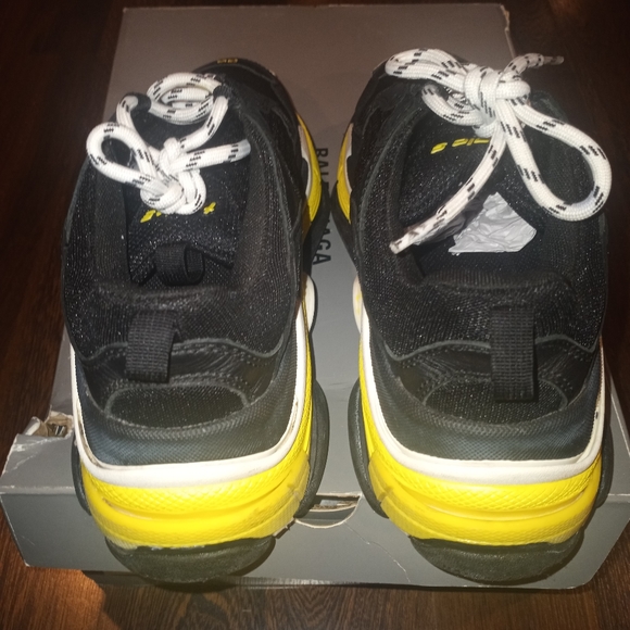 Sneakers - Picture 5 of 7